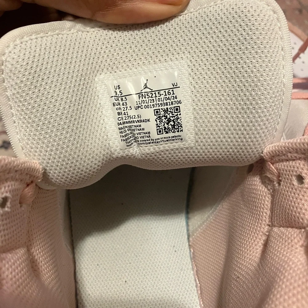 Jordan‎ Athletic Shoes in Peach and Cream
